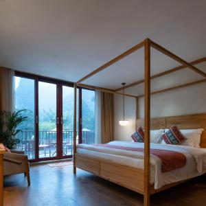 Queen Room with Balcony