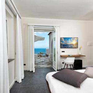 Queen Room with Sea View