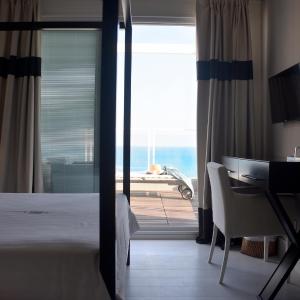 Deluxe Double Room with Terrace and Front Sea View