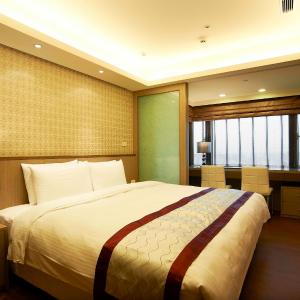 Two-Bedroom Apartment (3 Adults)