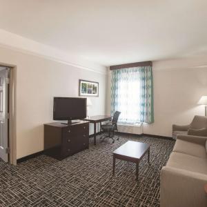Deluxe King Suite