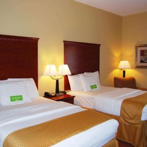 Double Room with Two Double Beds and Bath Tub - Mobility/Hearing Accessible - Non-Smoking