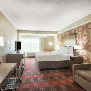 Deluxe King Room - Non-Smoking