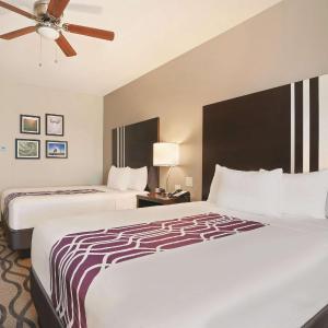 Queen Room with Two Queen Beds and Bath Tub - Mobility Accessible/Non-Smoking
