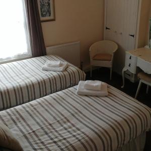 Standard Twin Room with Shared Bathroom