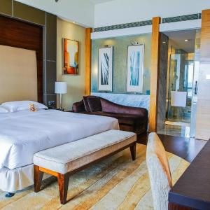 King Room with Garden View, Balcony and Club Access