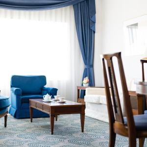 Suite with River View - Non-Smoking