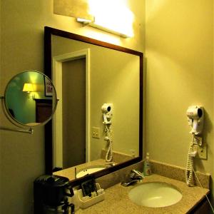 Deluxe Double Room (2 Adults + 1 Child)