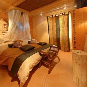 Deluxe Double Room (2 Adults + 1 Child)