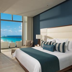 Deluxe Partial Ocean View King