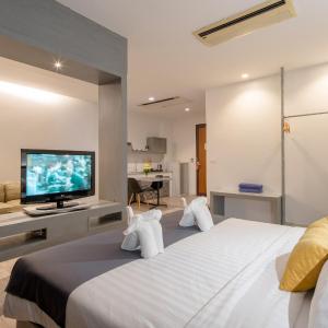  Junior Suite King with Balcony
