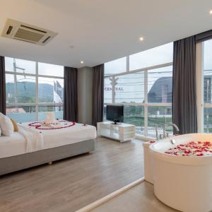 Honeymoon Suite with Balcony