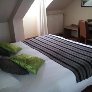 Double Room With Shower overlooking Port Rhu