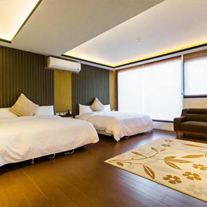 Deluxe Family Suite