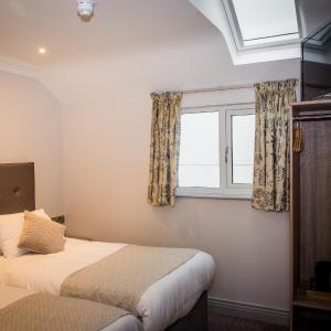 Double or Twin Room with Private Bathroom