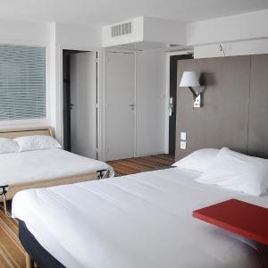 Standard Suite with 1 Double Bed and 2 Single Beds