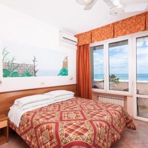 Double or Twin Room with Sea View