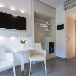 Double or Twin Room with Mountain View