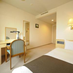 Single Room with No View - Smoking