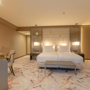 Special Offer - Deluxe Twin Room with Avenue View