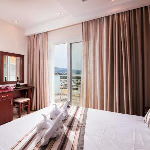 Deluxe Triple Room with Sea View