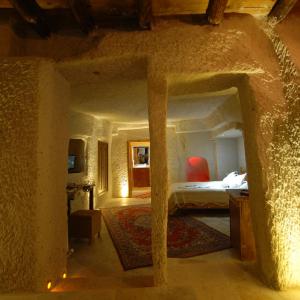 Underground Cave Room (No Window)