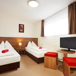 Twin Room with Private Bathroom