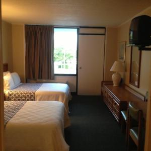 Deluxe Room (2 Adults + 1 Child)
