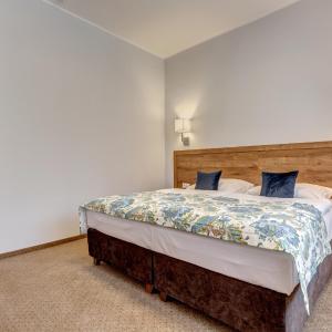 Suite building number 7