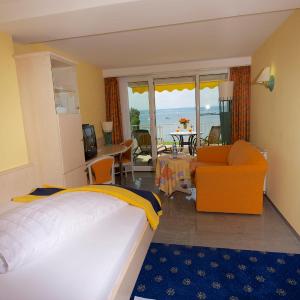 Single Room facing the lake