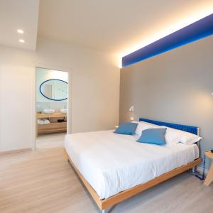 Suite with Balcony and Sea View