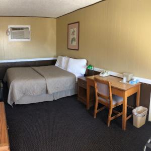 Queen Room - Non-Smoking