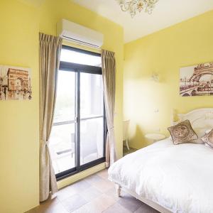 Elegant Double Room with Balcony