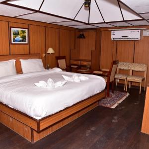 Superior King Suite