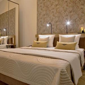 Apartment with King Bed and Balcony