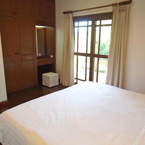 Three-Bedroom Bungalow (Garden Side)