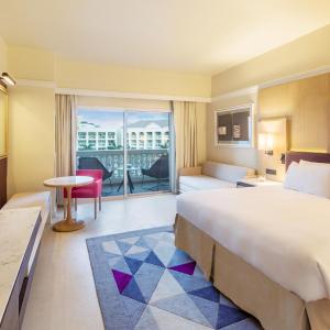 Club King Room