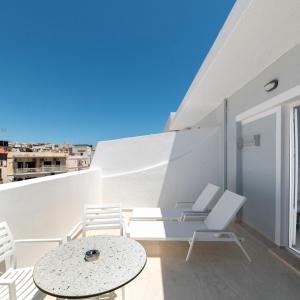 Superior Double or Twin Room with City View and minipool