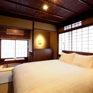 Standard Double Room with Mountain View (Main)
