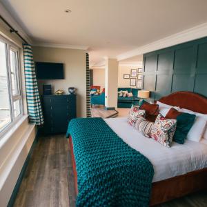 Suite with Balcony and Sea View
