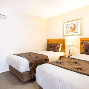 One-Bedroom Suite with Kitchen