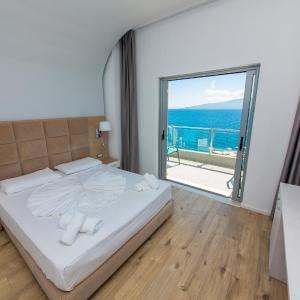 Two-Bedroom Family Room with Balcony and Sea View