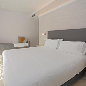 Double Room with Balcony (2 Adults + 1 Child)