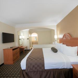 King Room with Roll-In Shower - Disability Access