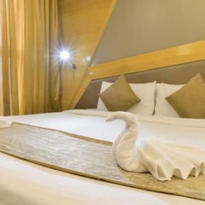 Deluxe Double or Twin Room with Airport Transfers