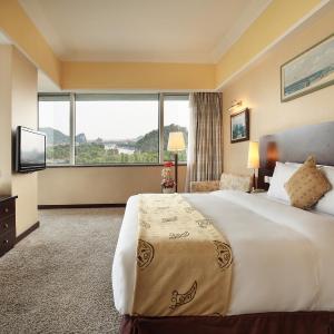 Deluxe Double Room with Lake View