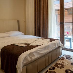 One-Bedroom Apartment with River View and Balcony
