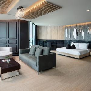 One-Bedroom Oceanfront Suite