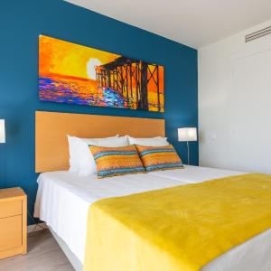 One-Bedroom Apartment with Marina View