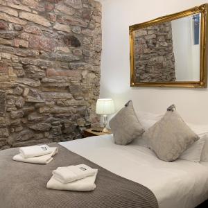 Inner Courtyard View One Bed Apartment - Lauriston